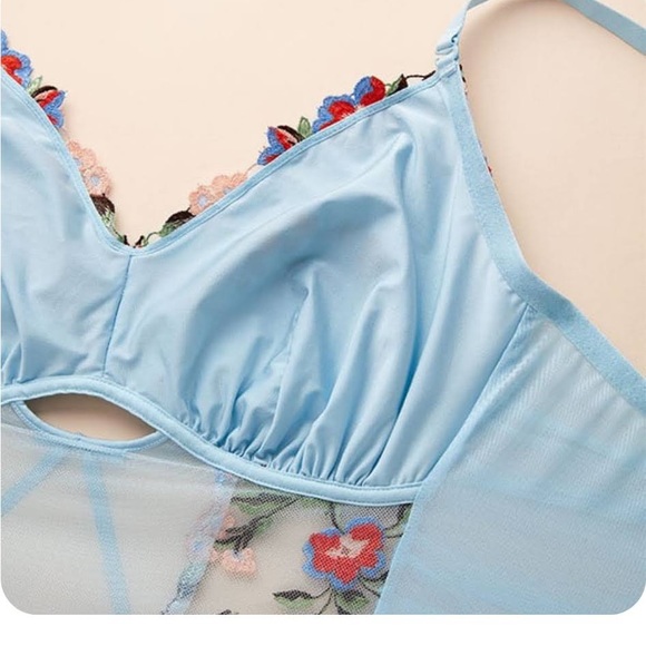 Embroidered crop cami with ruching and zip up back 36 C/D stretchy - Picture 5 of 5